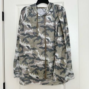 American Eagle lightweight camo hoodie.  Size XXL